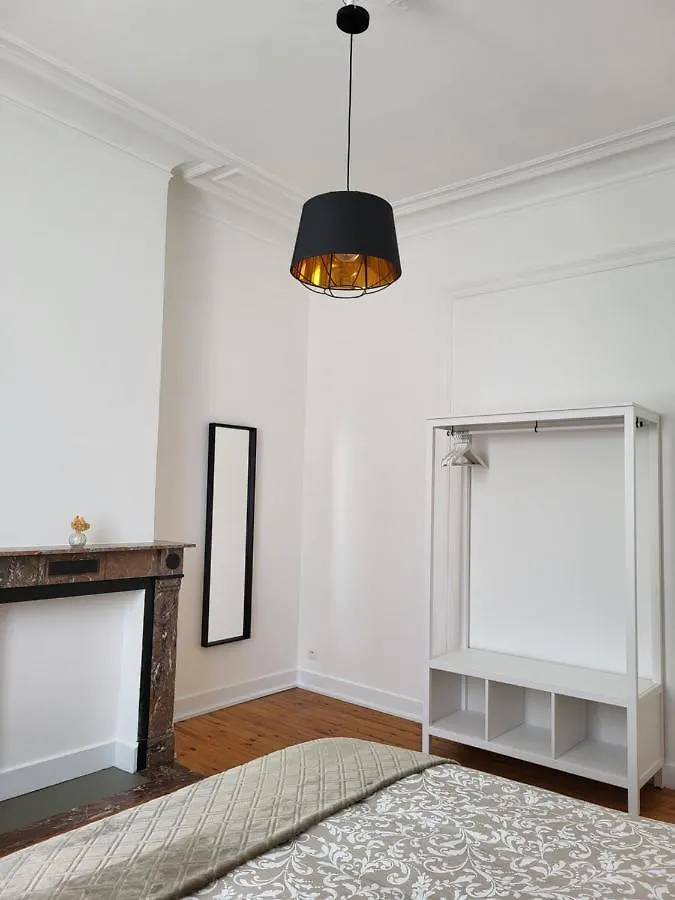 Guest house Brussels Bed & Blockchain Private Rooms With Shared Bathroom