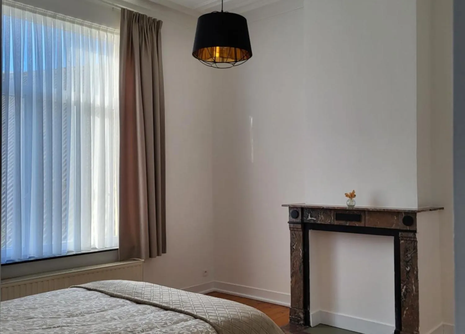 Brussels Bed & Blockchain Private Rooms With Shared Bathroom Πανσιόν