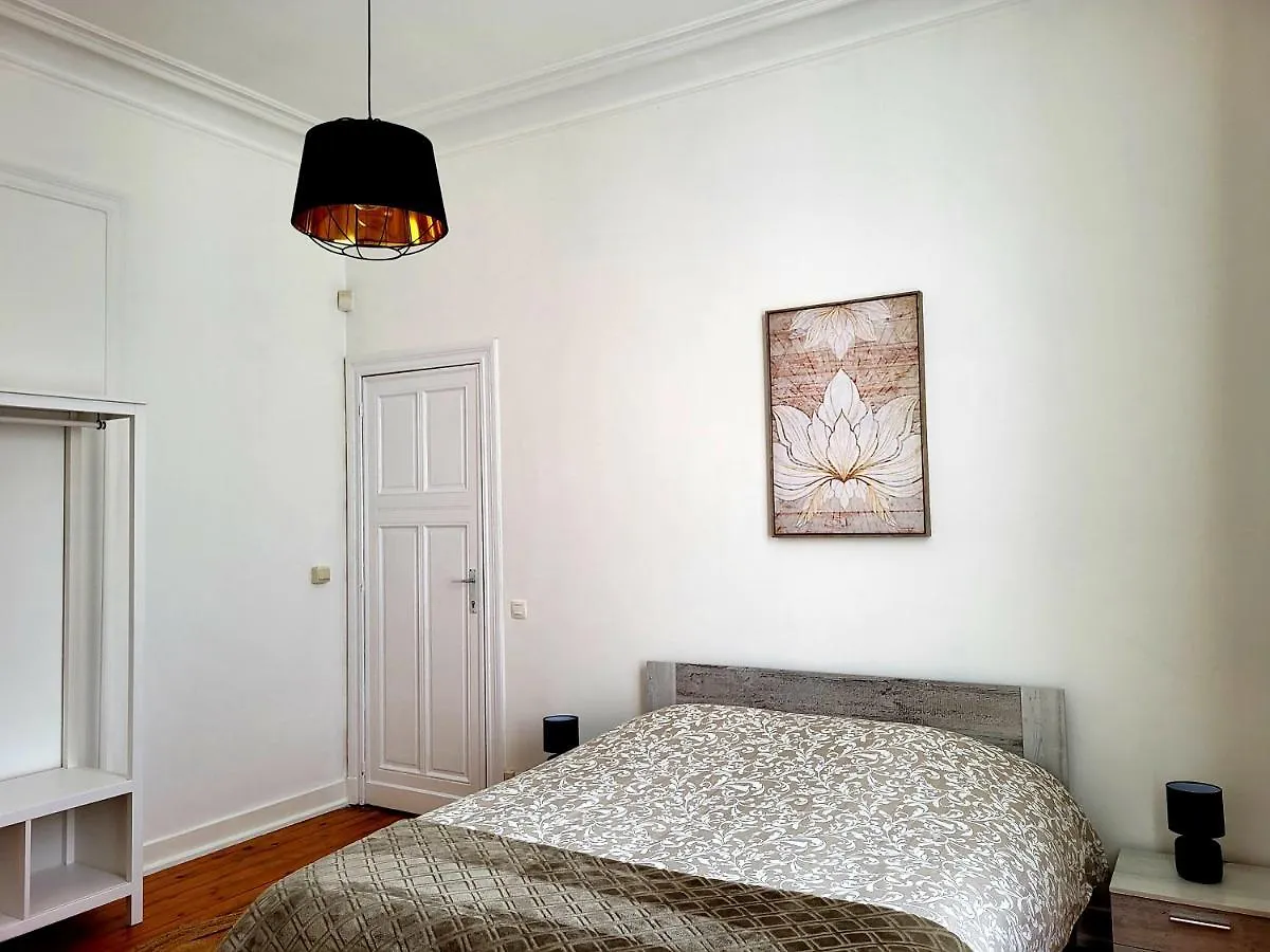 Brussels Bed & Blockchain Private Rooms With Shared Bathroom 0*,