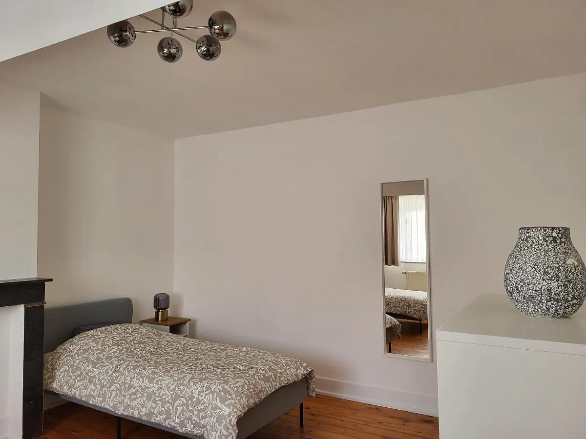 Brussels Bed & Blockchain Private Rooms With Shared Bathroom 0*,  Βέλγιο