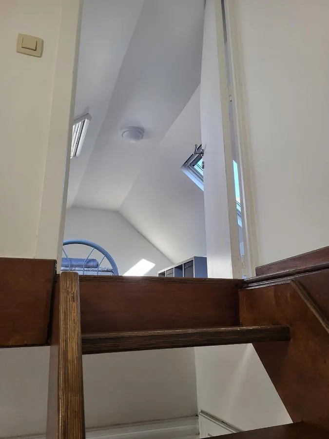 Brussels Bed & Blockchain Private Rooms With Shared Bathroom 0*,