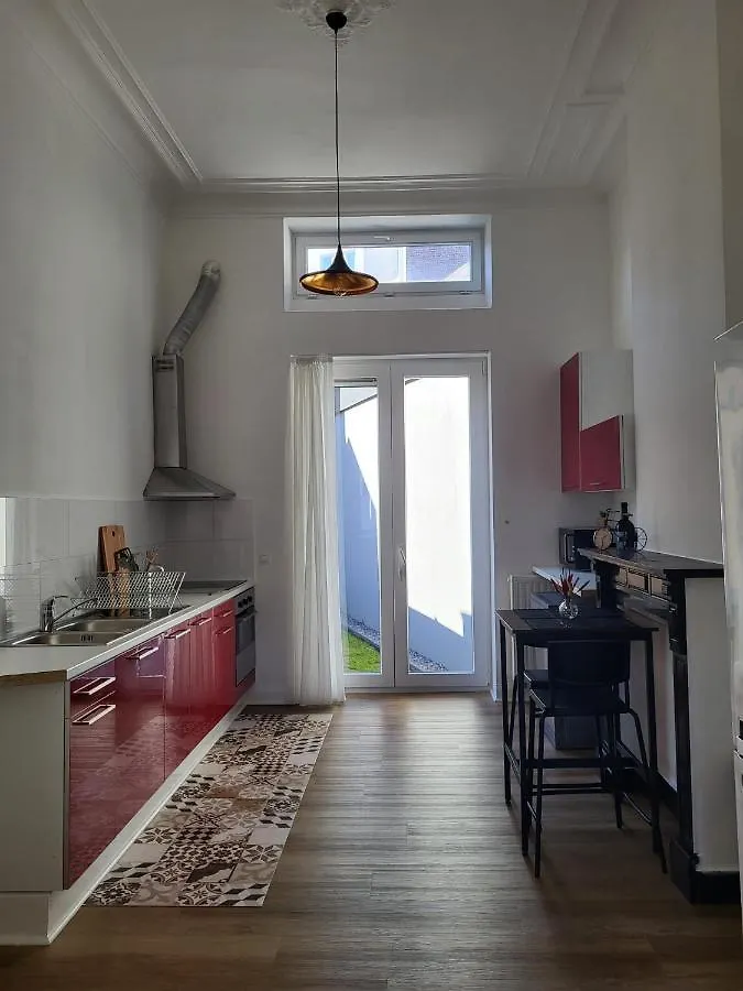 Brussels Bed & Blockchain Private Rooms With Shared Bathroom Πανσιόν