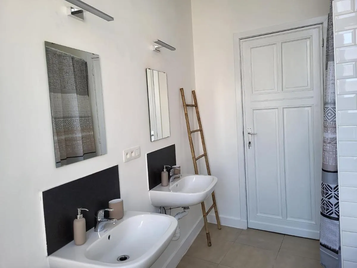 Brussels Bed & Blockchain Private Rooms With Shared Bathroom Βέλγιο