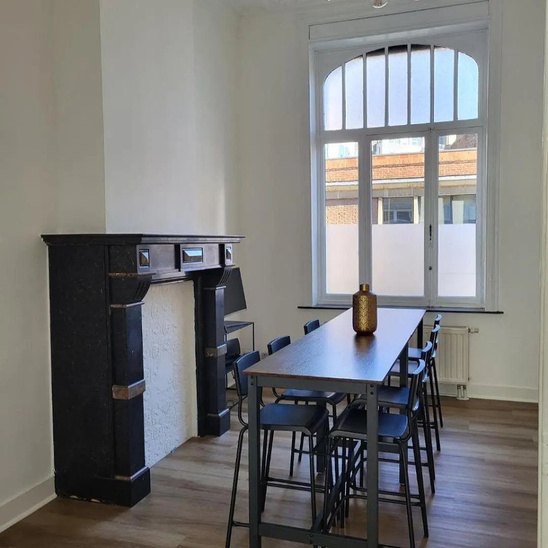 Πανσιόν Brussels Bed & Blockchain Private Rooms With Shared Bathroom