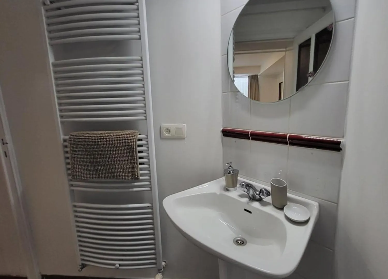 Brussels Bed & Blockchain Private Rooms With Shared Bathroom 0*,