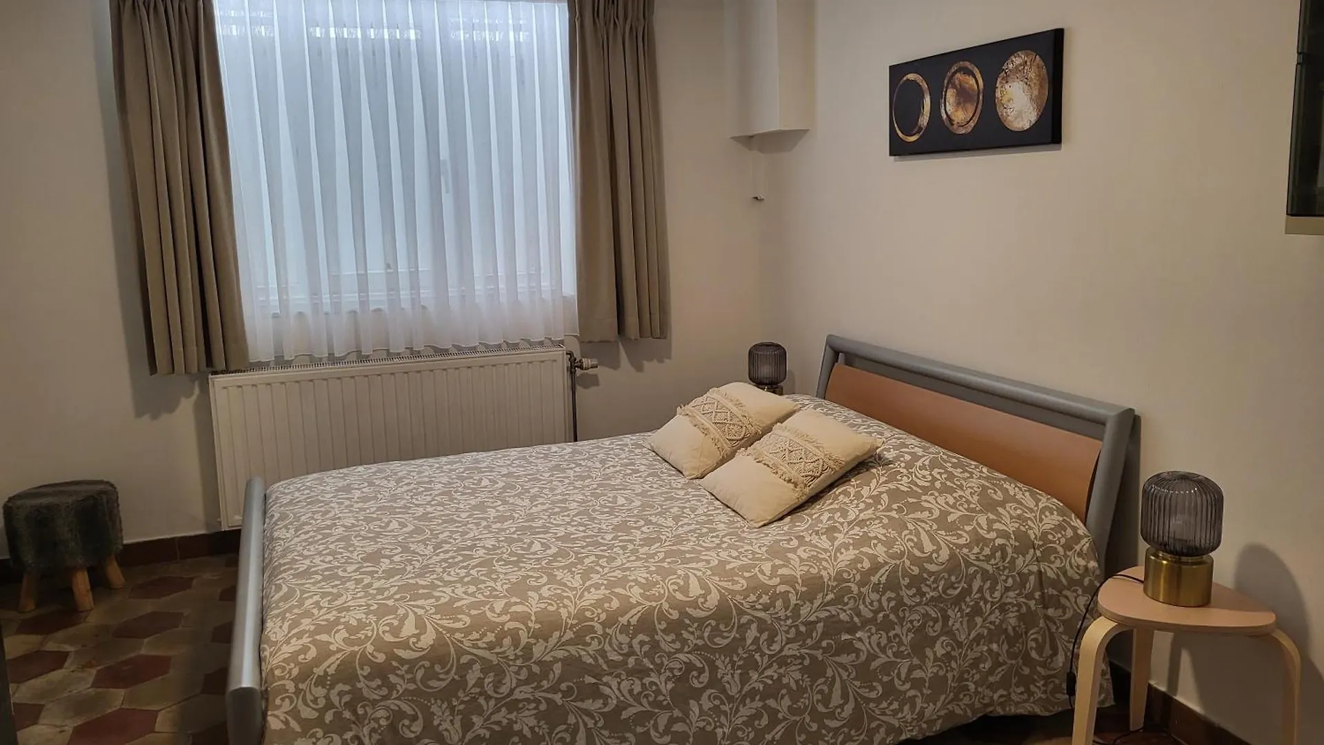 Brussels Bed & Blockchain Private Rooms With Shared Bathroom Πανσιόν