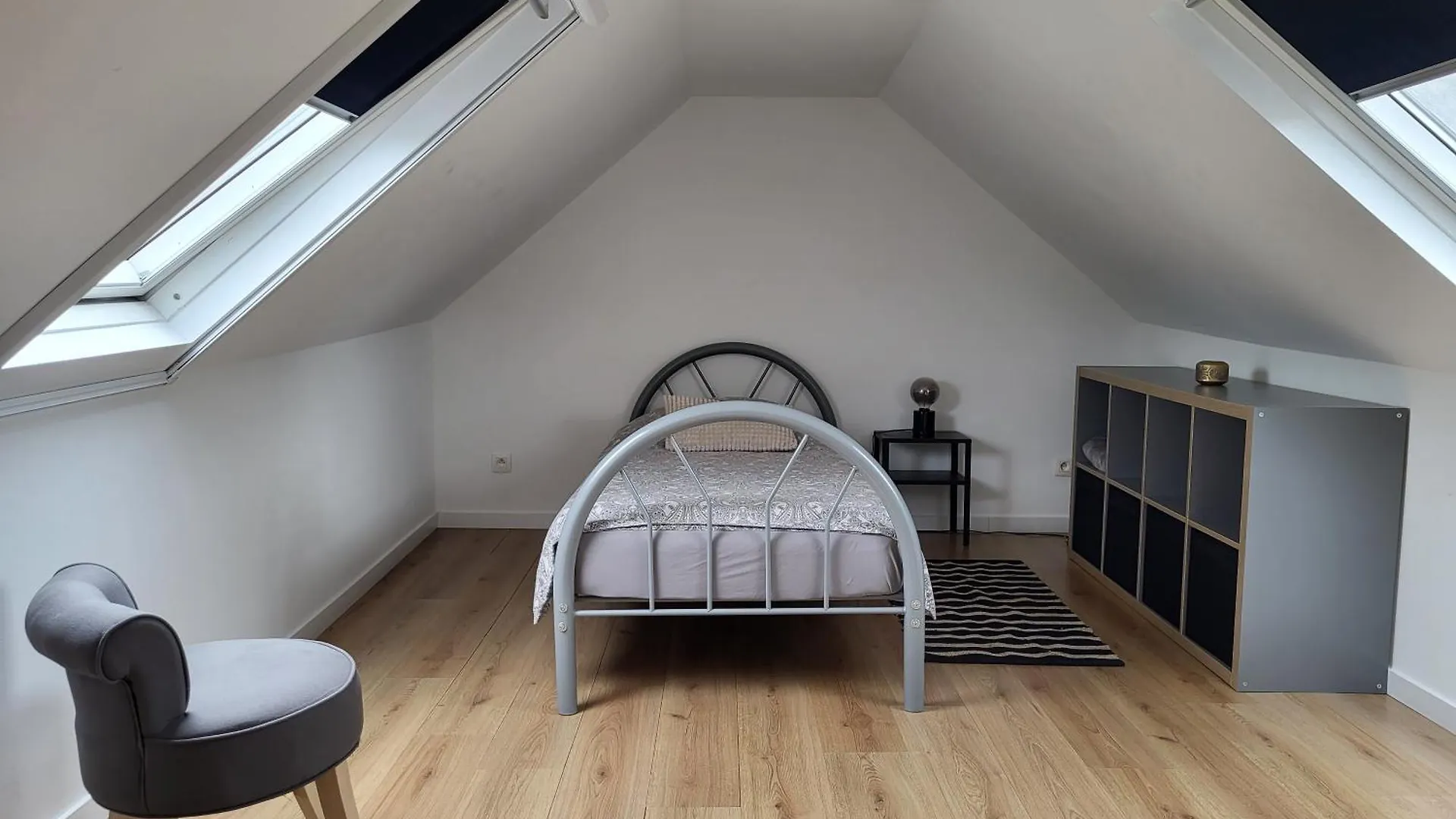 Πανσιόν Brussels Bed & Blockchain Private Rooms With Shared Bathroom