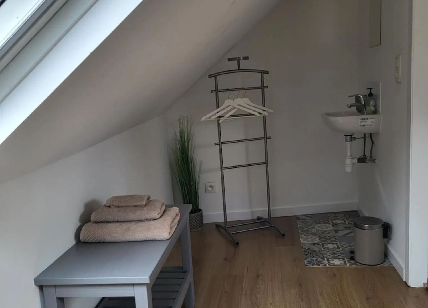 Brussels Bed & Blockchain Private Rooms With Shared Bathroom 0*,  Βέλγιο