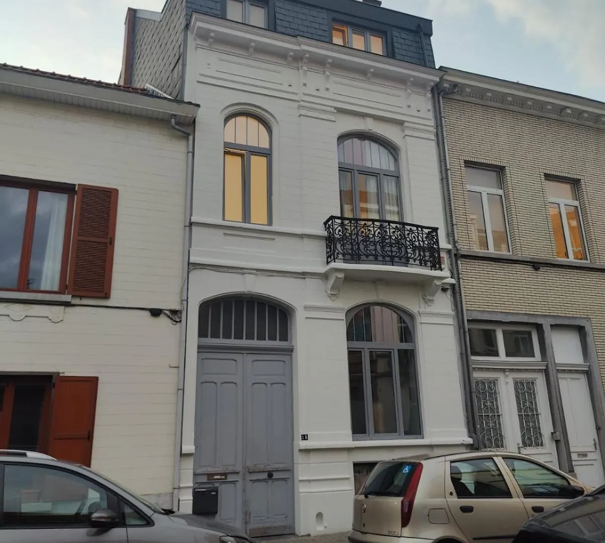 Brussels Bed & Blockchain Private Rooms With Shared Bathroom